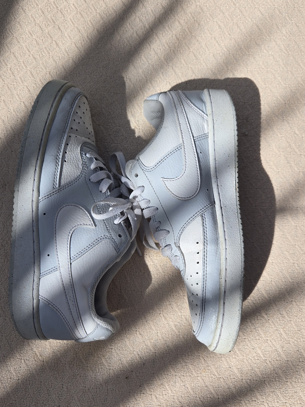 Nike Men’s Low-Top Sneakers in Light Blue/White - Picture 1 of 6